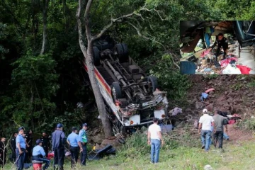 பள்ளத்தில் கவிழ்ந்த பேருந்து! 19 பேர் பலியான சோகம்..உயிரிழப்பு உயரும் அச்சம்