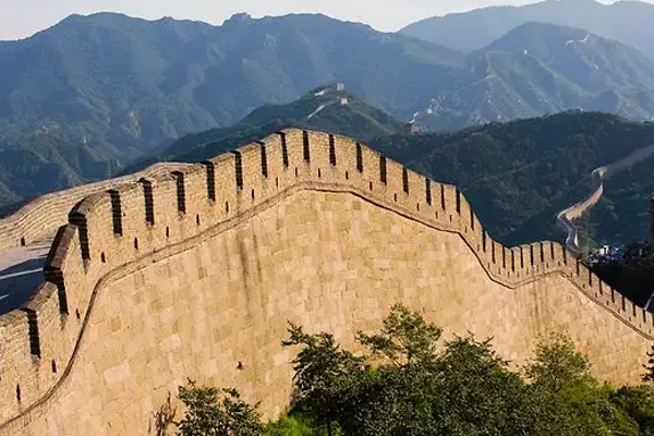 சீனப் பெருஞ்சுவரை சேதப்படுத்திய இருவர் கைது | Two Arrested For Vandalizing Great Wall Of China