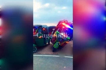 හිරි පාන්දර තරුණයින් සෙට් එකක් එකතුවෙලා නටපු නාඩගමක්..