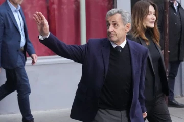 பிரான்ஸ் முன்னாள் ஜனாதிபதி மூன்றே வாரங்களில் சிறையிலிருந்து விடுதலை