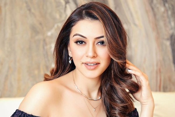 இரவில் மதுபாட்டிலை பிடித்து கொண்டு பிறந்த நாள் கொண்டாடிய ஹன்சிகா!.இதோ வீடியோ | Hansika Motwani Birthday Celebration