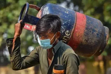 மாத முதலிலேயே மகிழ்ச்சி: சிலிண்டர் விலை குறைவு - எவ்வளவு தெரியுமா?