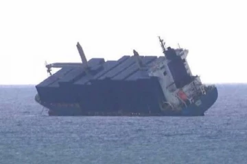 வெளிநாடொன்றில் விபத்துக்குள்ளான கப்பல்... 21 இலங்கையர்களுக்கு நேர்ந்த நிலை?