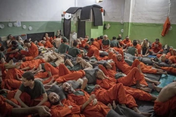 சிரியா சிறையில் வெடித்த கலவரம்: நிலநடுக்கத்துக்கு மத்தியில் தப்பியோடி ஐ.எஸ் கைதிகள்