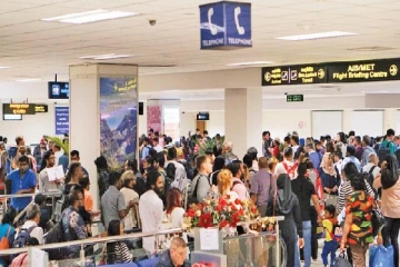 நாட்டைவிட்டு தப்பிச் செல்ல முற்பட்ட வர்த்தகர் கட்டுநாயக்காவில் கைது