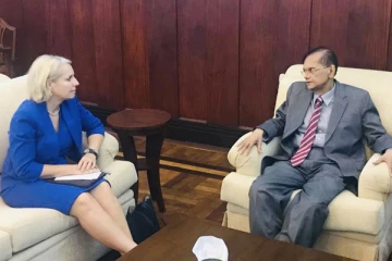 ஜீ.எல். பீரிஸைச் சந்தித்த பிரித்தானியத் தூதுவர்