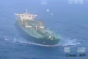 ட்ரம்பின் இரும்புக்கரத்தை உடைத்து தப்பிச்சென்ற வெனிசுலாவின் எண்ணெய் கப்பல்கள்