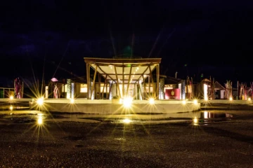 12 இரட்டைப் படுக்கையறைகள்; ஆனால் 1 குளியலறைதான் - உப்பு மாளிகை, எங்குள்ளது தெரியுமா?