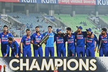 இலங்கை - இந்திய கிரிக்கட் போட்டியில் குறைந்த எண்ணிக்கையில் பார்வையாளர்கள்: அமைச்சர் மீது கடும் விமர்சனங்கள்