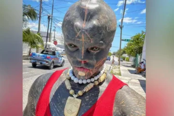 தன்னை ஏலியன்போல் மாற்றிக்கொண்டுள்ள பிரான்ஸ் நாட்டவரின் சோகம்