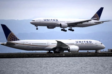 முயல் மோதி தீப்பிடித்த என்ஜின்., அமெரிக்க விமானம் அவசர தரையிறக்கம்