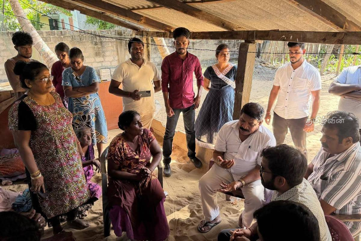 பருத்தித்துறையில் காணாமல் போன கடற்றொழிலாளர்கள் - குடும்பத்தினரை சந்தித்த அமைச்சர் | Missing Fishermen In Pedro பருத்தித்துறையில் காணாமல் போன கடற்றொழிலாளர்கள் - குடும்பத்தினரை சந்தித்த அமைச்சர் | Missing Fishermen In Pedro