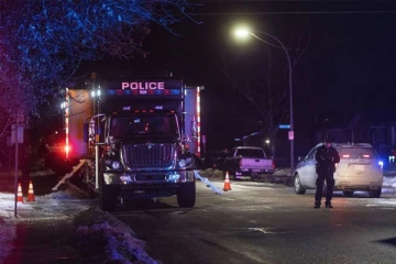 வங்கியில் கொள்ளையடித்துவிட்டு தப்பி பிணைக்கைதிகளை பிடித்து வைத்திருந்த நபர்: பின்னர் நடந்த விடயங்கள்