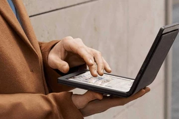 மடிக்கக்கூடிய லேப்டாப் அறிமுகம் செய்த லெனோவோ! எவ்வளவு விலை தெரியுமா?