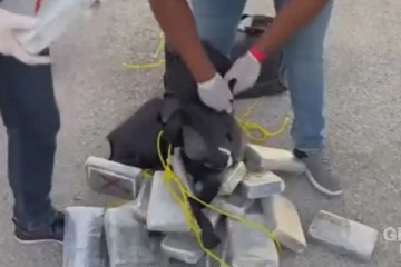 விமானத்தில் போதைப்பொருள் இருப்பதை அதிகாரிகளுக்கு தெரிவித்த பணியாளர்களை சிறையில் அடைத்த நாடு