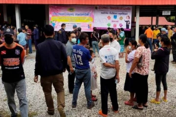 நாட்டையே உலுக்கிய பயங்கர சம்பவம் 24 குழந்தைகள் உட்பட 35 பேர் சுட்டுக்கொலை!