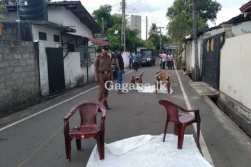 කාණුවකින් හමු වූ අලුත උපන් බිලිඳා.