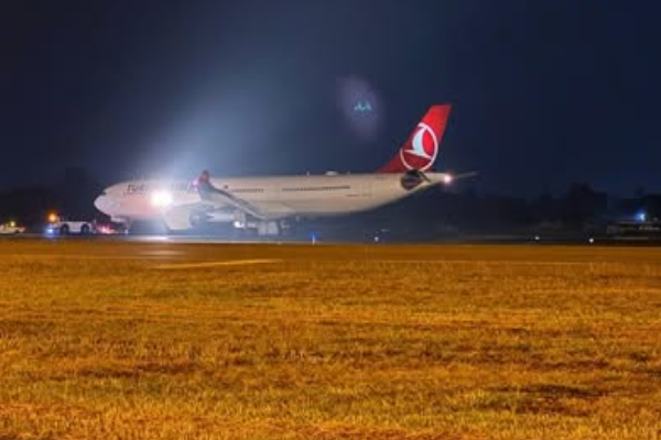 நள்ளிரவில் அவசரமாக தரையிறக்கப்பட்ட துருக்கி விமானம் மீண்டும் புறப்பட்டது | Turkish Plane Emergency Landing Again