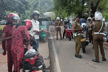 வவுனியாவில் பொலிஸார் விசேட சோதனை(Photos)