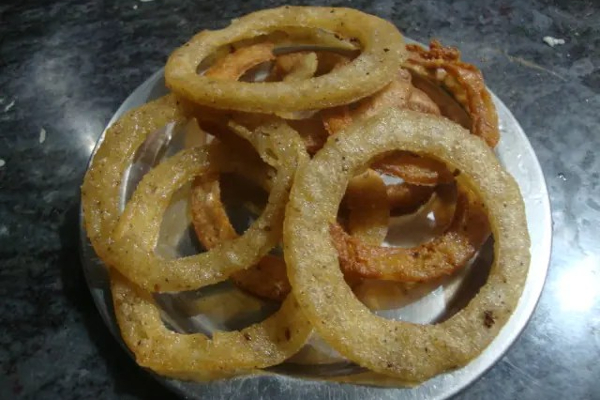 ரிச் ஓட்டல் சுவையில் உருளைக்கிழங்கு ரிங்ஸ்.... இனி நீங்களே செய்யலாம்! எப்படி தெரியுமா? | Potato Rings Chips