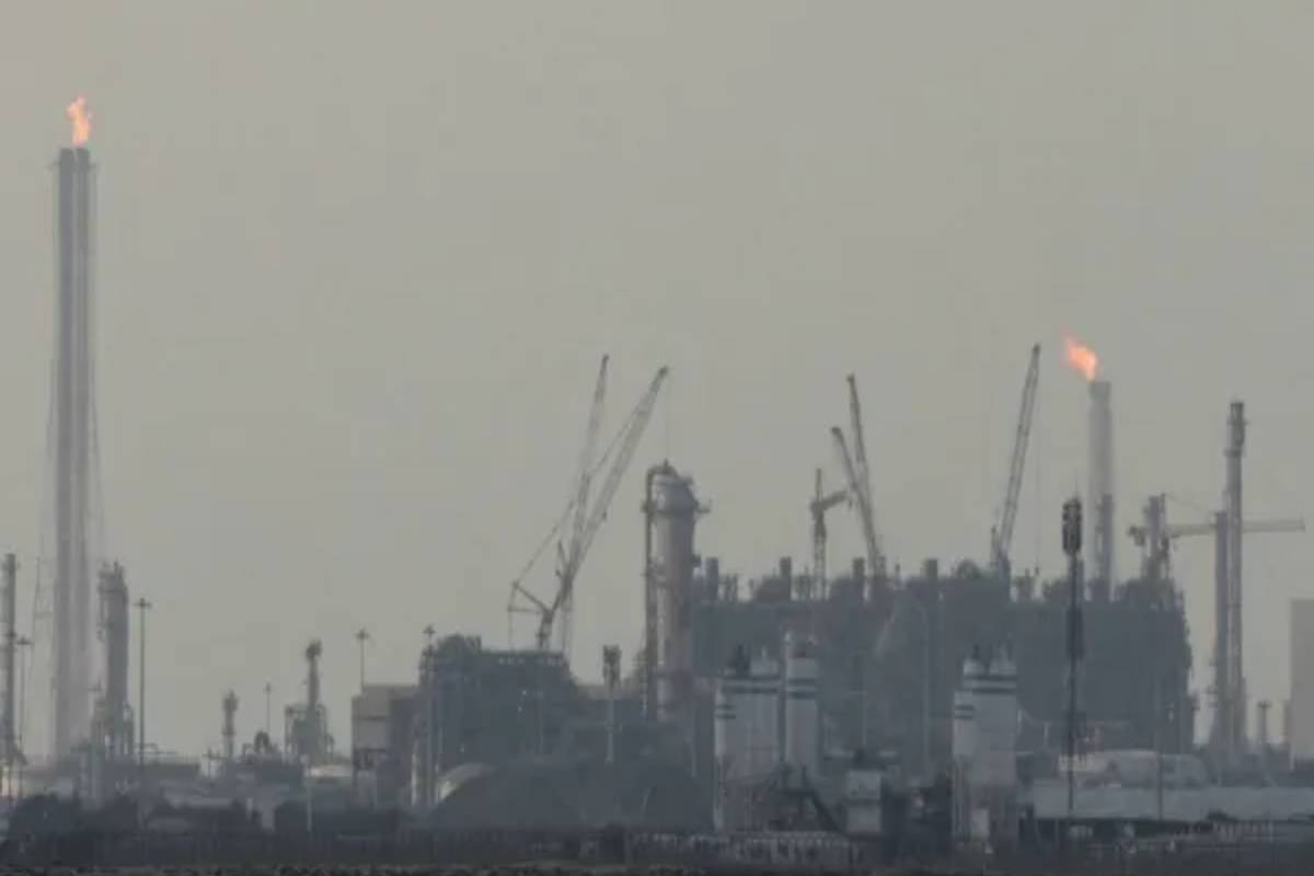 நடுக்கடலில் பயணித்த கப்பல் மீது சரமாரி ஏவுகணை தாக்குதல் - விடுக்கப்பட்டுள்ள எச்சரிக்கை | Attack On A Ship In Qatar