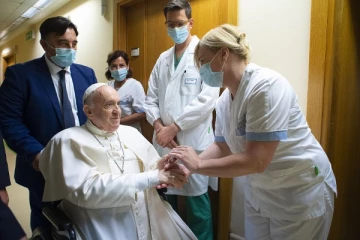 மருத்துவமனையில் அனுமதிக்கப்பட்டுள்ள போப் பிரான்சிஸ்!