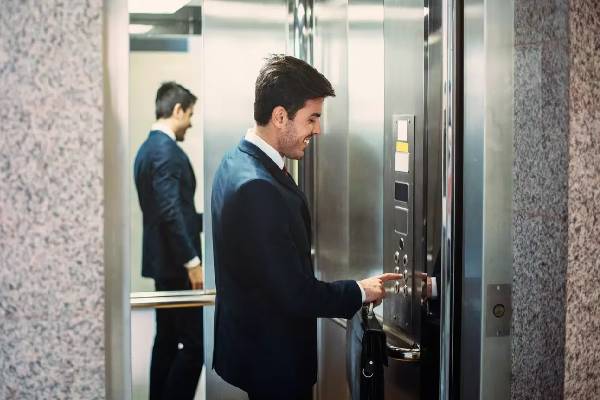 எல்லா லிப்ட்களிலும் கண்ணாடி வைப்பது ஏன்னு தெரியுமா? வியக்க வைக்கும் காரணம்! | Why Do All Lift Have Mirrors Inside Shocking Truth