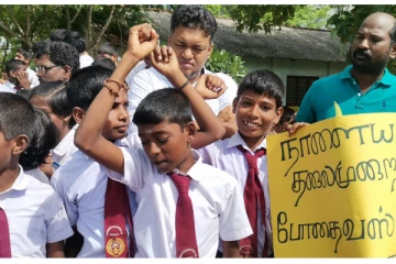 சுந்தரபுரம் பாடசாலைக்கு முன்பாக நீதி கோரி போராட்டம் (Video)