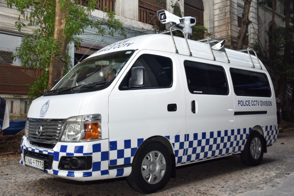 இலங்கை பொலிஸாருக்கு கிடைத்த நவீன கண்காணிப்பு கேமரா வேன் | Sri Lanka Police Receive Surveillance Camera Van