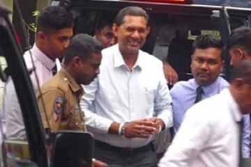 බන්ධනාගාරගතකර සිටින සුගීෂ්වරගේ පාදයක නහරයක් පිපිරෙයි - වහාම රෝහලට