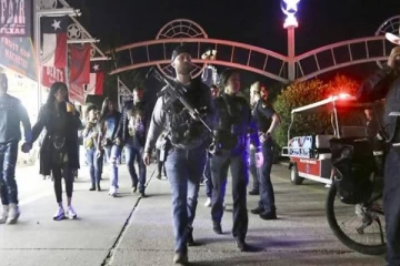 அமெரிக்காவில் கண்காட்சிக்குள் புகுந்து சராமரி துப்பாக்கிச்சூடு நடத்திய மர்ம நபர்!