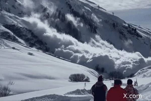 பிரான்சில் பனிச்சரிவில் சிக்கிய மூவருக்கு நேர்ந்த துயர முடிவு | 3 Skiers Dies In Alps Avalanche During Red Alert