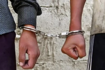 பல லட்சம் பெறுமதியான வெளிநாட்டு சிகரெட்டுகளுடன் இரு வர்த்தகர்கள் கைது