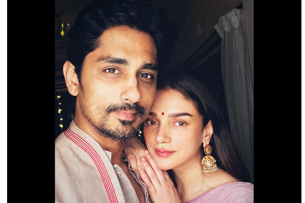 சித்தார்த் காதலியுடன் வெளிநாடு ட்ரிப்! ஜோடியாக ஏர்போர்ட் வந்த புகைப்படங்கள் | Siddharth And Aditi Rao At Mumbai Airport