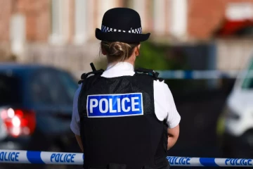 பிரித்தானியாவில் 2 பெண் பொலிஸார் மீது தாக்குதல்: 23 வயது இளைஞர் கைது