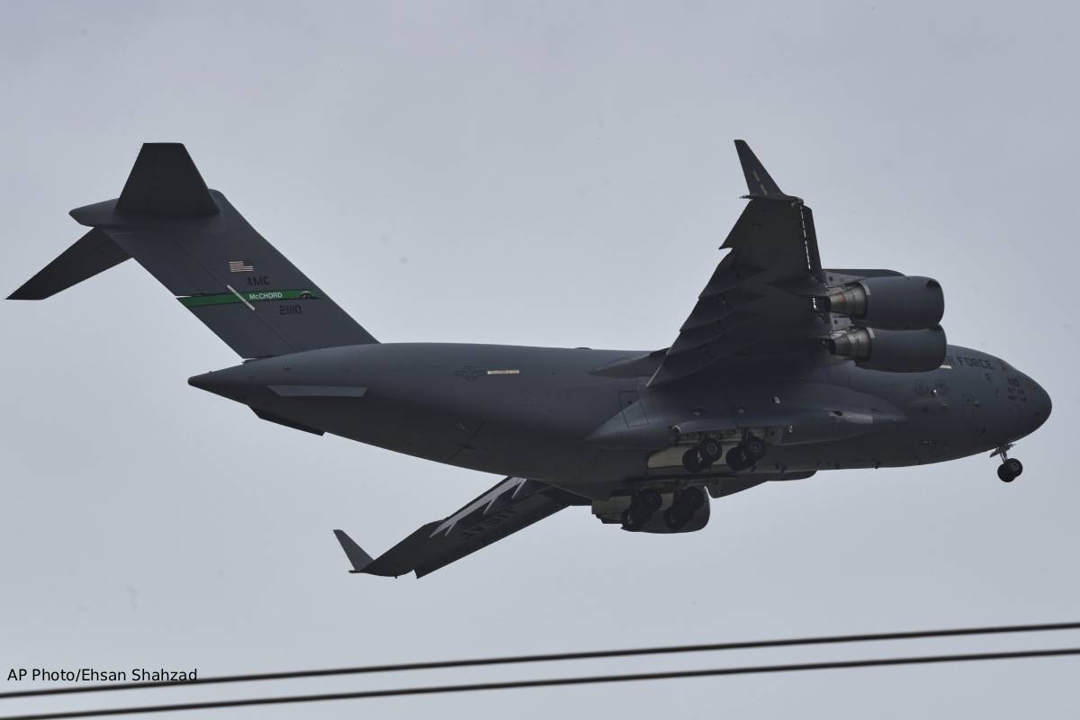 usa-c-17-jet-flights-fly-near-middle-east