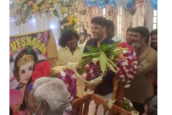 தனது பிறந்தநாளோடு மற்றொரு விழாவை சேர்த்து கொண்டாடிய நடிகர் யோகிபாபு - பிரபலங்கள் வாழ்த்து! | Cinema