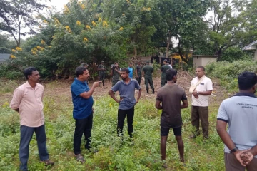மாவீரர் துயிலும் இல்ல துப்பரவு பணி - மக்களை அச்சுறுத்தும் வகையில் செயற்பட்ட இராணுவத்தால் முறுகல் நிலை!