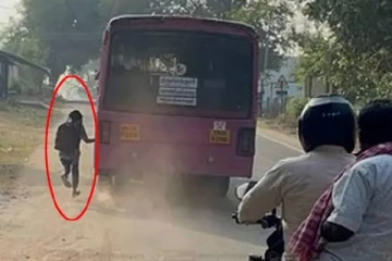நிற்காமல் சென்ற அரசு பேருந்து ..பின்னால் ஓடிய +2 மாணவி - அதிர்ச்சி வீடியோ!