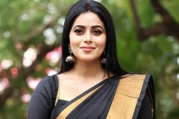 நடன நிகழ்ச்சியில் இளைஞருக்கு முத்தம் கொடுத்து நடிகை பூர்ணா செய்த வேலை- ஷாக்கான ரசிகர்கள்