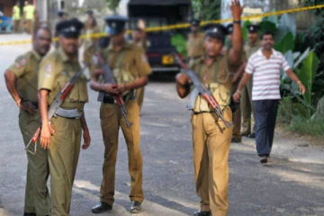 பொலிஸ் அதிகாரியின் வீட்டுக்குள் புகுந்து கொள்ளையிட்ட நபர்கள்