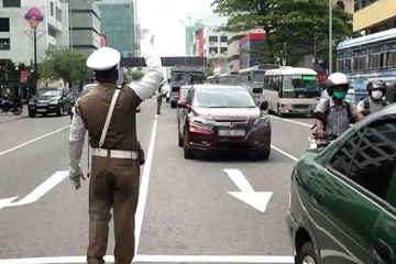 லொறியொன்று கவிழ்ந்து விபத்து; பிக்கு உட்பட 12 பேர் காயம்