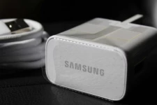 ஆப்பிள் நிறுவனம் தொடர்பிலான பேஸ்புக் போஸ்ட்டினை நீக்கியது சாம்சுங்