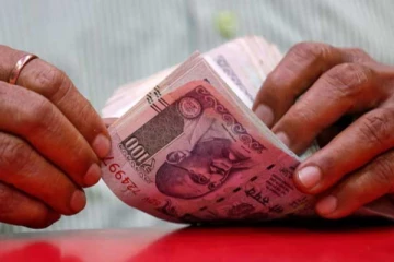 ඉන්දියානු රුපියල් වලින් ගනුදෙනු කිරීමට මෙරට බැංකුවක් සුදානම්..