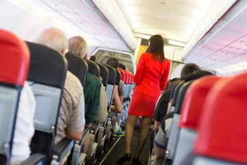 நடுவானில் பணிப் பெண்ணிடம் தகாத முறையில் நடந்த பயணி.. உண்மையை உடைத்த பெண்!