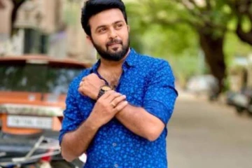 பாண்டியன் ஸ்டோர்ஸ் சீரியல் படப்பிடிப்பு தளத்தில் பிறந்தநாளை கேக் வெட்டி கொண்டாடிய நடிகர் வெங்கட்... போட்டோ