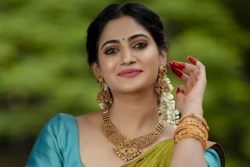 பிக் பாஸ் லாஸ்லியாவின் அடுத்த அதிரடி.. வெளியான கூகுள் குட்டப்பா படத்தின் First லுக்