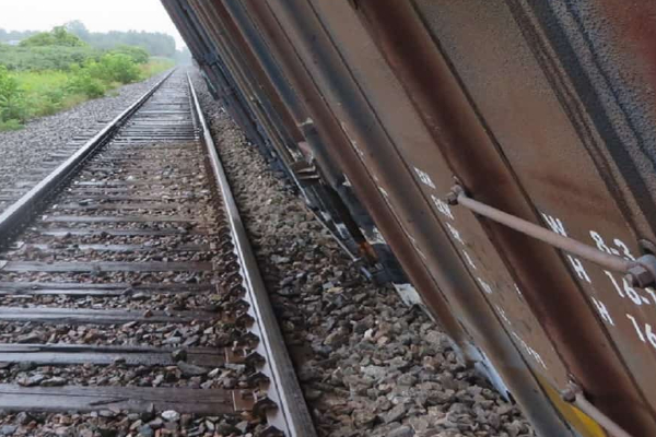 பதுளையிலிருந்து கொழும்பு நோக்கி புறப்பட்ட ரயில் தடம்புரள்வு | Train Derailment From Badulla To Colombo Fort