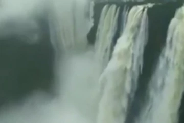 அருவியில் ஆர்ப்பரிக்கும் தண்ணீர்.- பொதுமக்கள் சுற்றுலா செல்ல சூப்பரான இடம்!