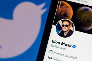 ட்விட்டர் நிறுவனத்தை வாங்கிய எலோன் மஸ்க் - பயனாளர்களின் எண்ணிக்கையில் வீழ்ச்சி